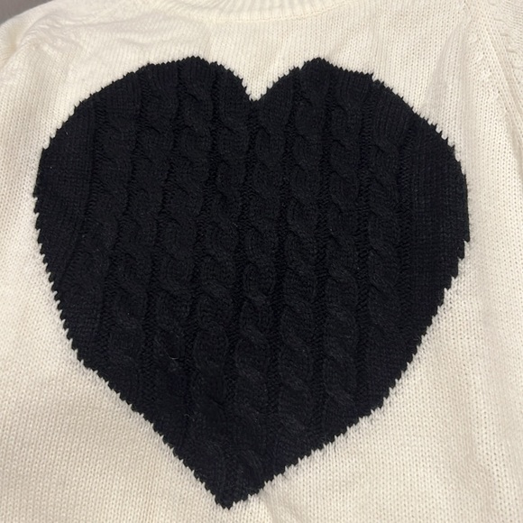 HEART SWEATER! 🖤 - Picture 3 of 5